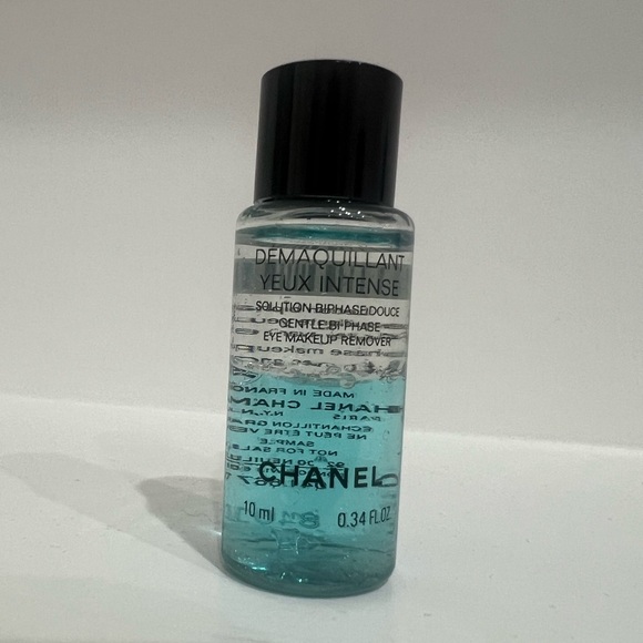 Chanel Demaquillant Yeux Intense
(Eye Makeup Remover) - Picture 14 of 16
